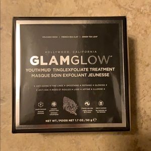GlamGlow youthmud treatment mask